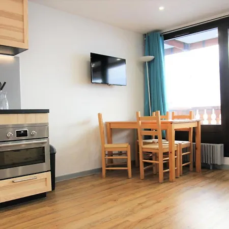 Neves - Location: Ensoleille Pour 4 Personnes Dans Un Quartier Anime Apartment