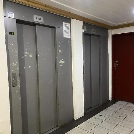 Neves - Location: Ensoleille Pour 4 Personnes Dans Un Quartier Anime