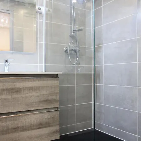 Résidence Neves - Location: Ensoleillé Pour 4 Personnes Dans Un Quartier Animé Apartamento
